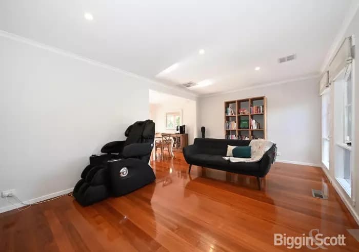 9 Radleigh Drive, Wheelers Hill, VIC, Wheelers Hill - Thumbnail 4