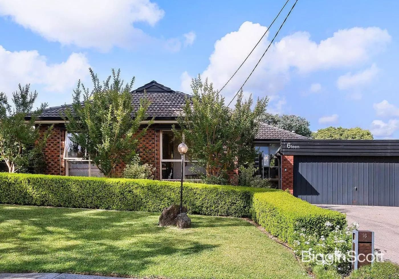 16 Calderwood Avenue, Wheelers Hill, VIC, Wheelers Hill - Thumbnail 2