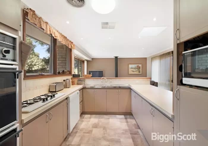 2 Bottlebrush Court, Wheelers Hill, VIC, Wheelers Hill - Thumbnail 6