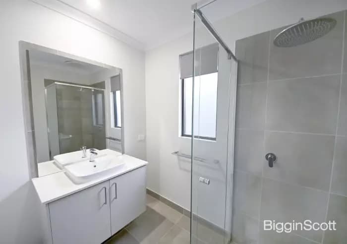 12B Oak Hill Road, Mount Waverley, VIC, Mount Waverley - Thumbnail 4