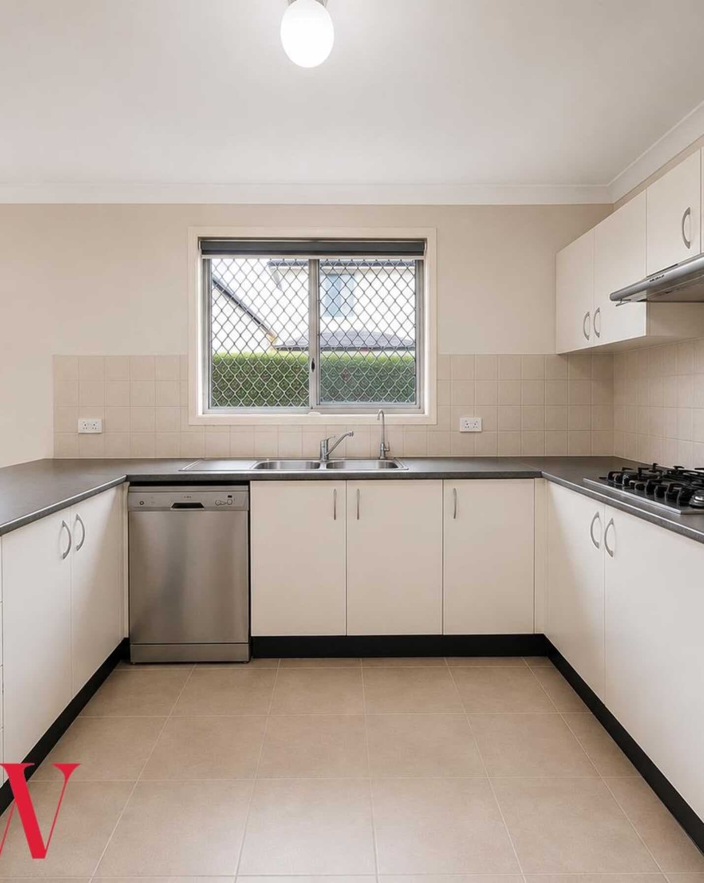 3 Greenwich Walk Campbelltown, Campbelltown - Thumbnail 2