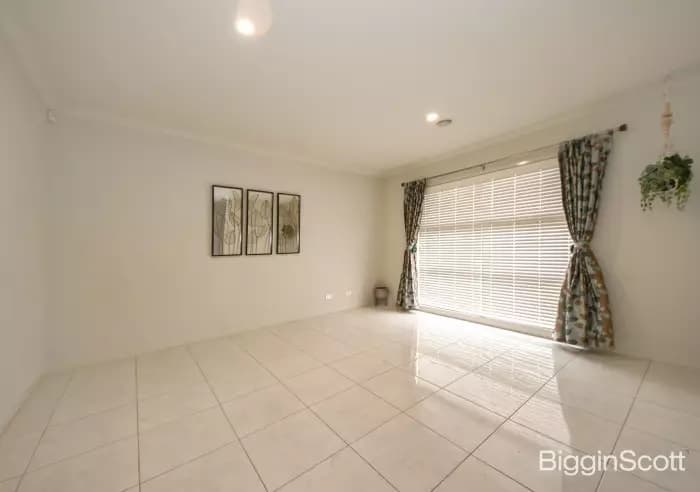 100 Moxham Drive, Clyde North, VIC, Clyde North - Thumbnail 3
