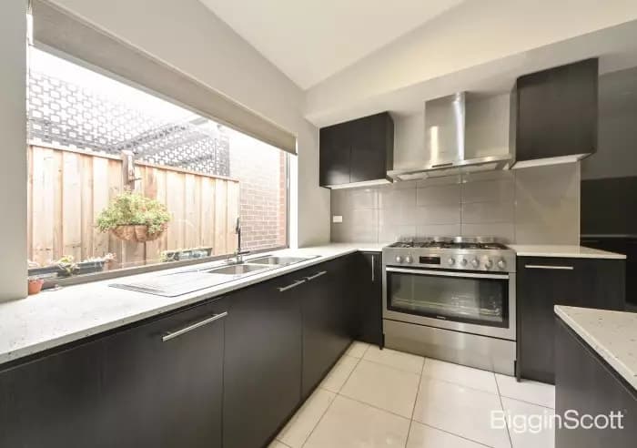 100 Moxham Drive, Clyde North, VIC, Clyde North - Thumbnail 4