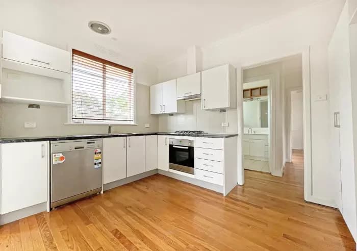 1/16 Melaleuca Drive, Glen Waverley, VIC, Glen Waverley - Thumbnail 3