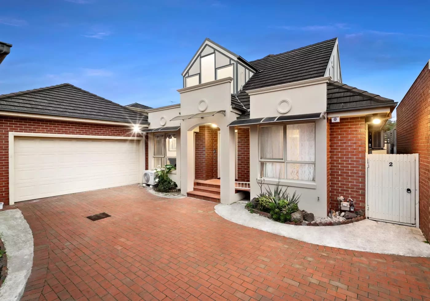 2/10 Alexander Street, Mount Waverley, VIC, Mount Waverley - Thumbnail 2
