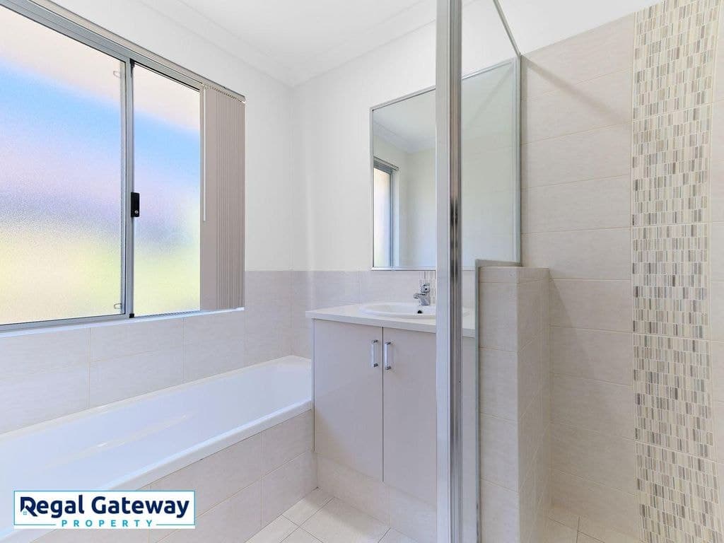 11 Mitta Street, Hammond Park - Image 1