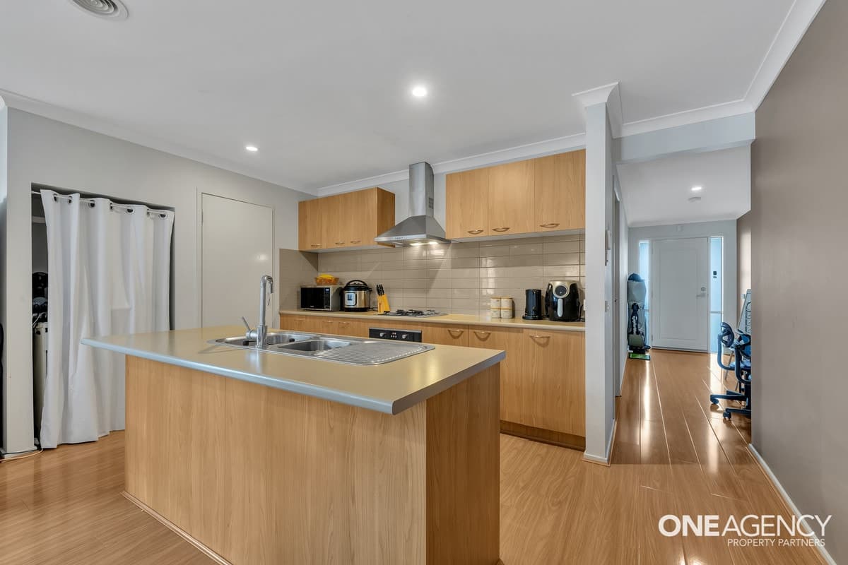 25 Aruba Avenue, Point Cook, Point Cook - Thumbnail 2