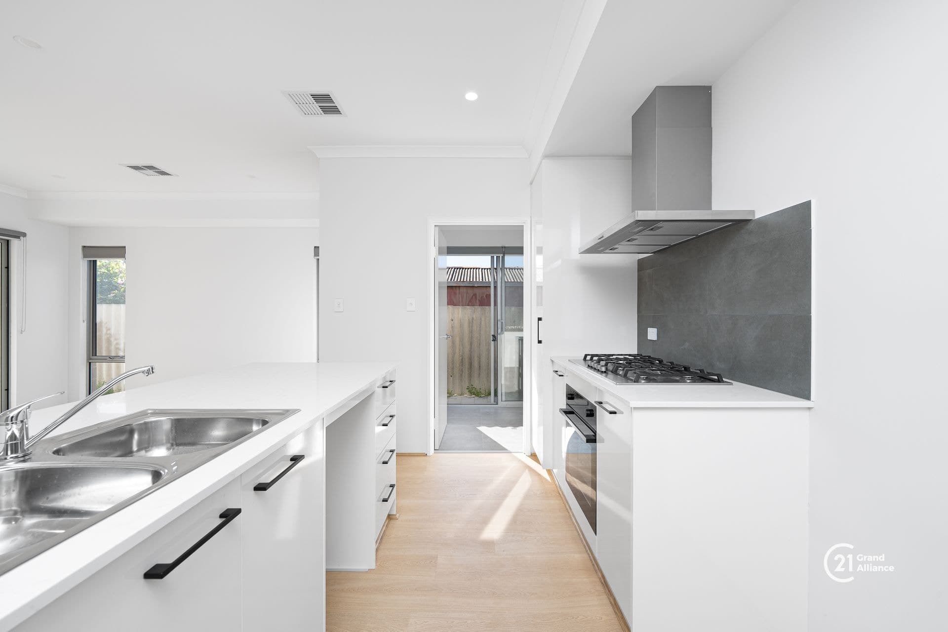 2/280 Lord Street, Perth, WA, 6000, Cannington - Thumbnail 2