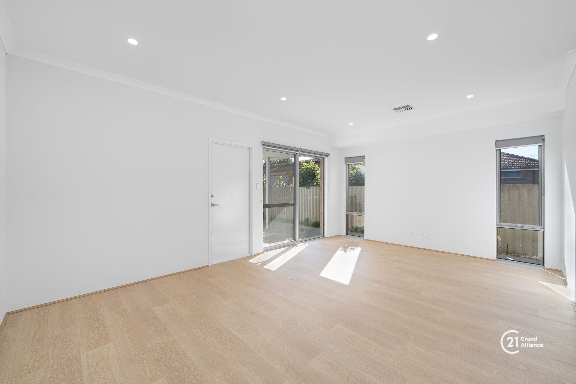 2/280 Lord Street, Perth, WA, 6000, Cannington - Thumbnail 5