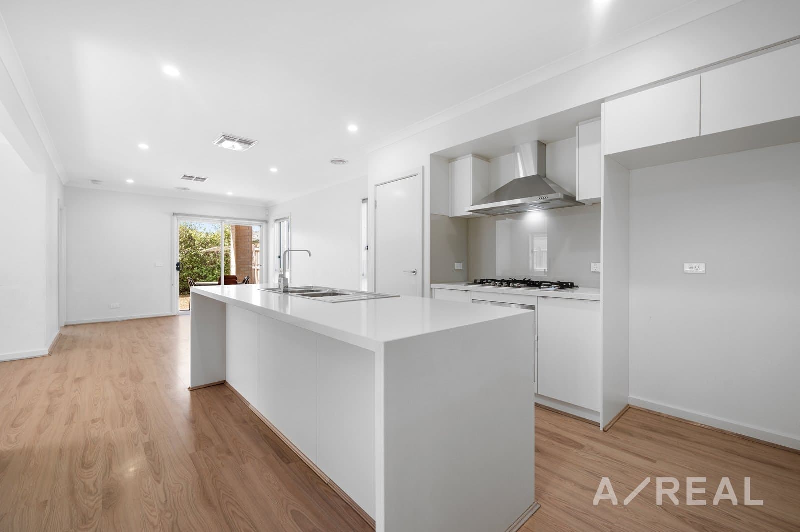 15 Briggs Way, Tarneit VIC 3029, Tarneit - Thumbnail 2