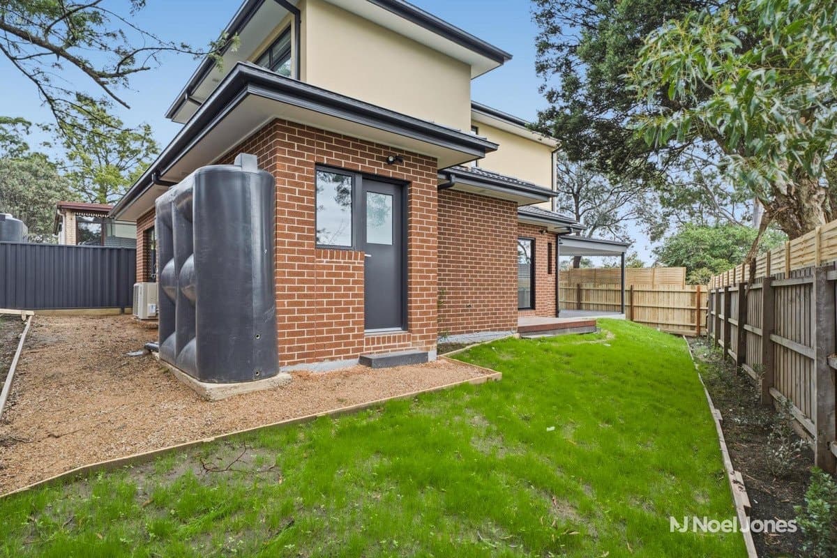2/2 Sierra Place, Chirnside Park - Image 1