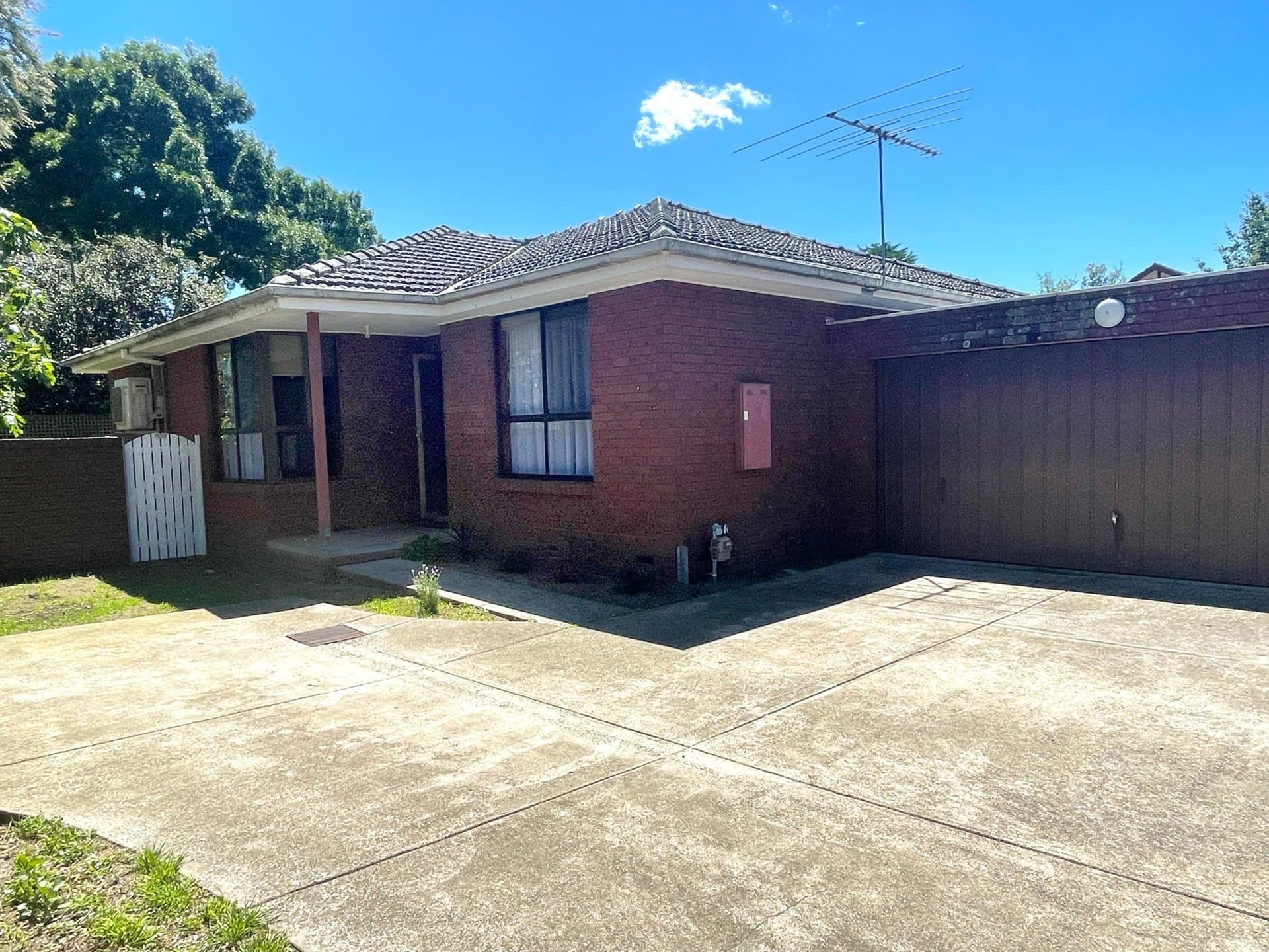 2/9 Leura Street, Surrey Hills - Image 1