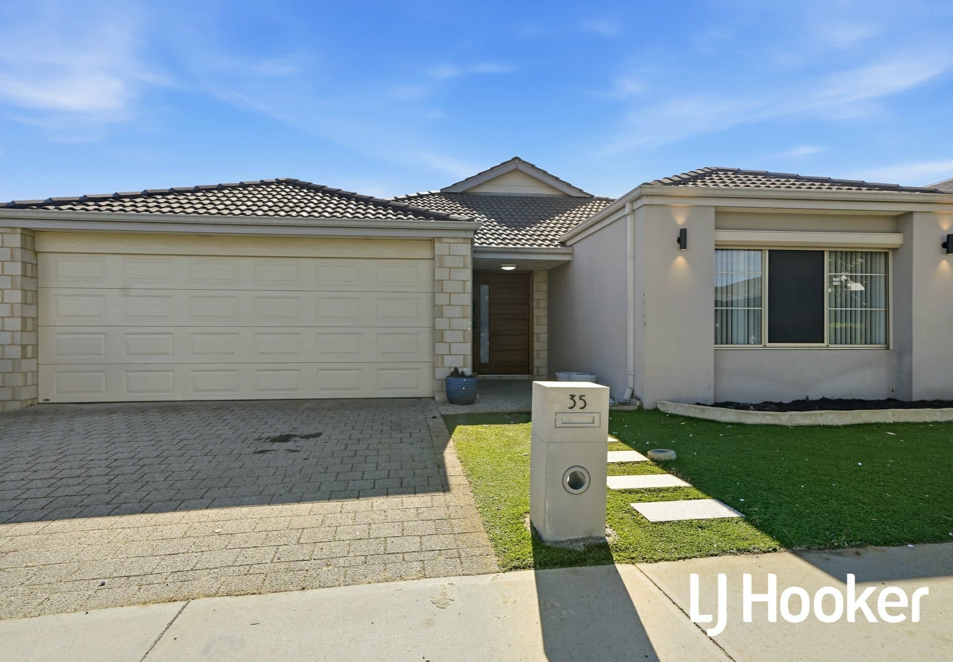 35 Dillwynia Bend, Banksia Grove, Banksia Grove - Thumbnail 2