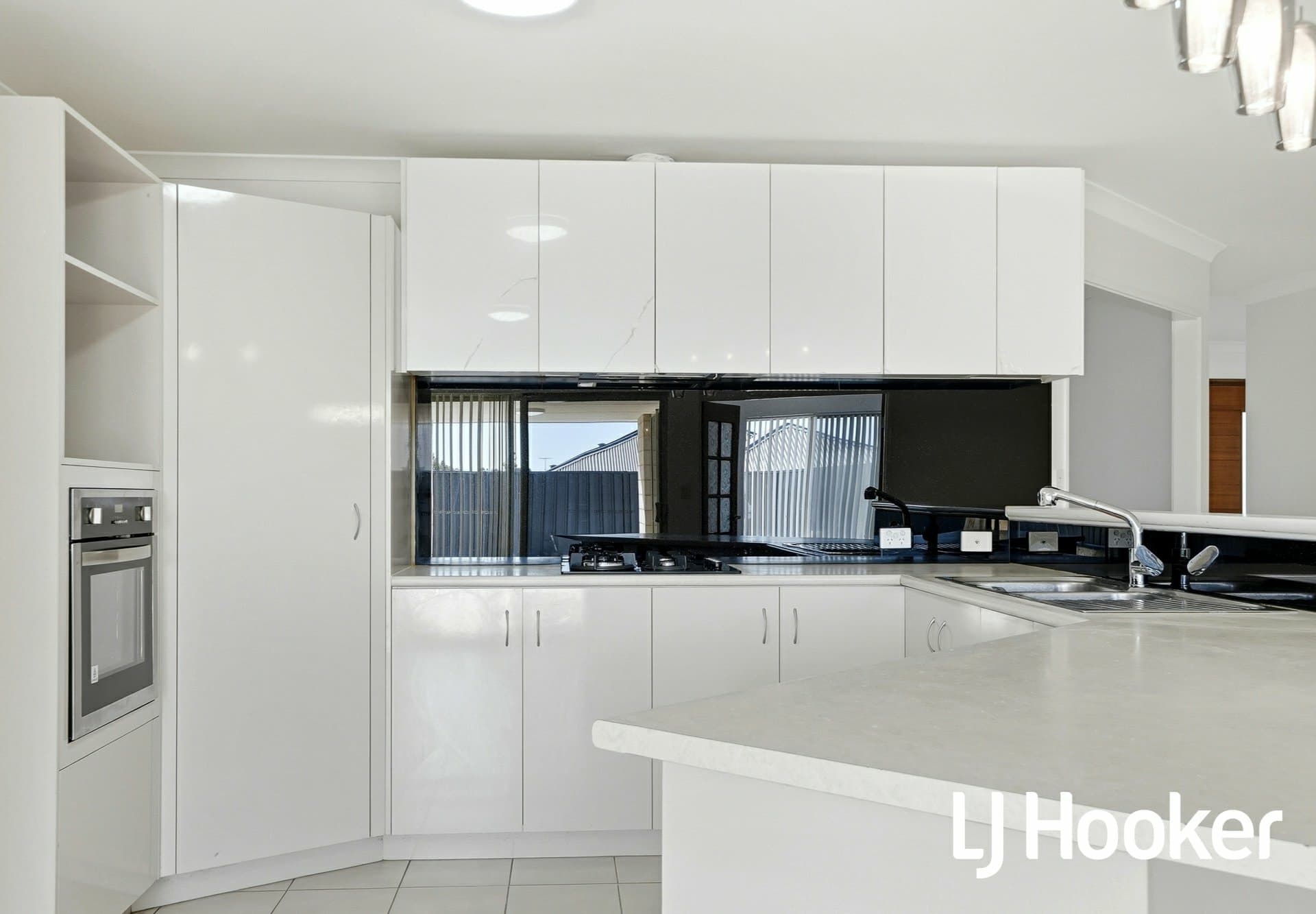 35 Dillwynia Bend, Banksia Grove, Banksia Grove - Thumbnail 3