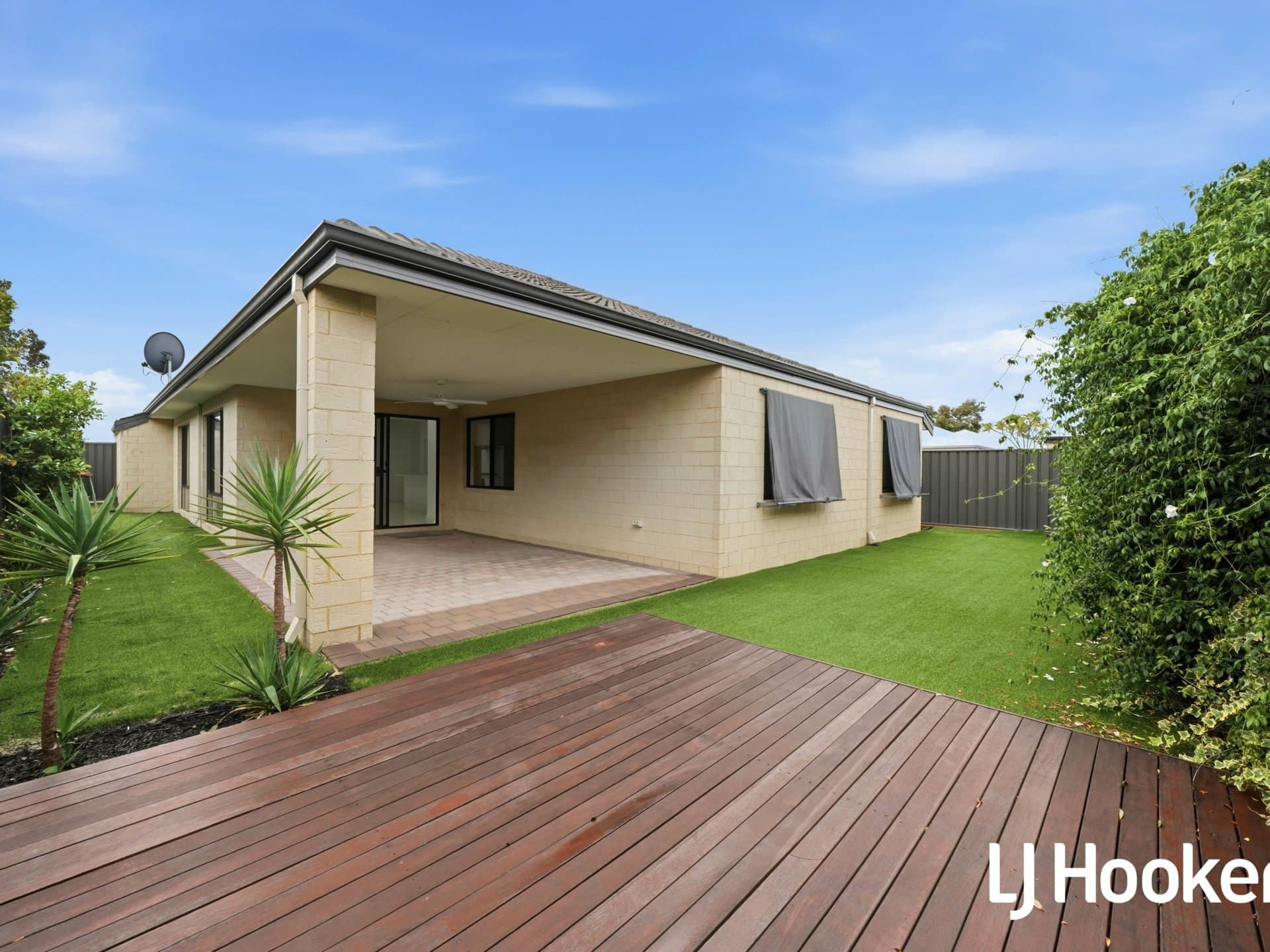 20 Nutcote Road, Banksia Grove, Banksia Grove - Image 1