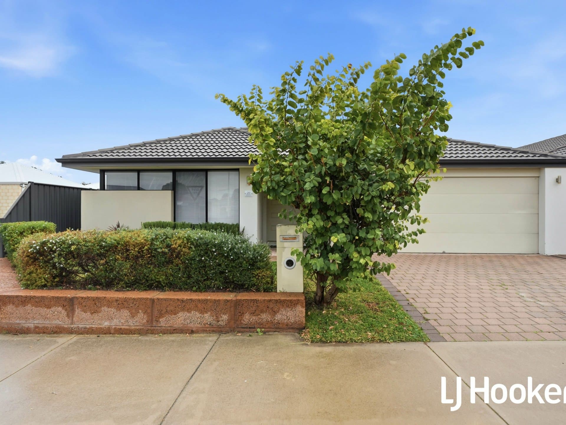 20 Nutcote Road, Banksia Grove, Banksia Grove - Thumbnail 3