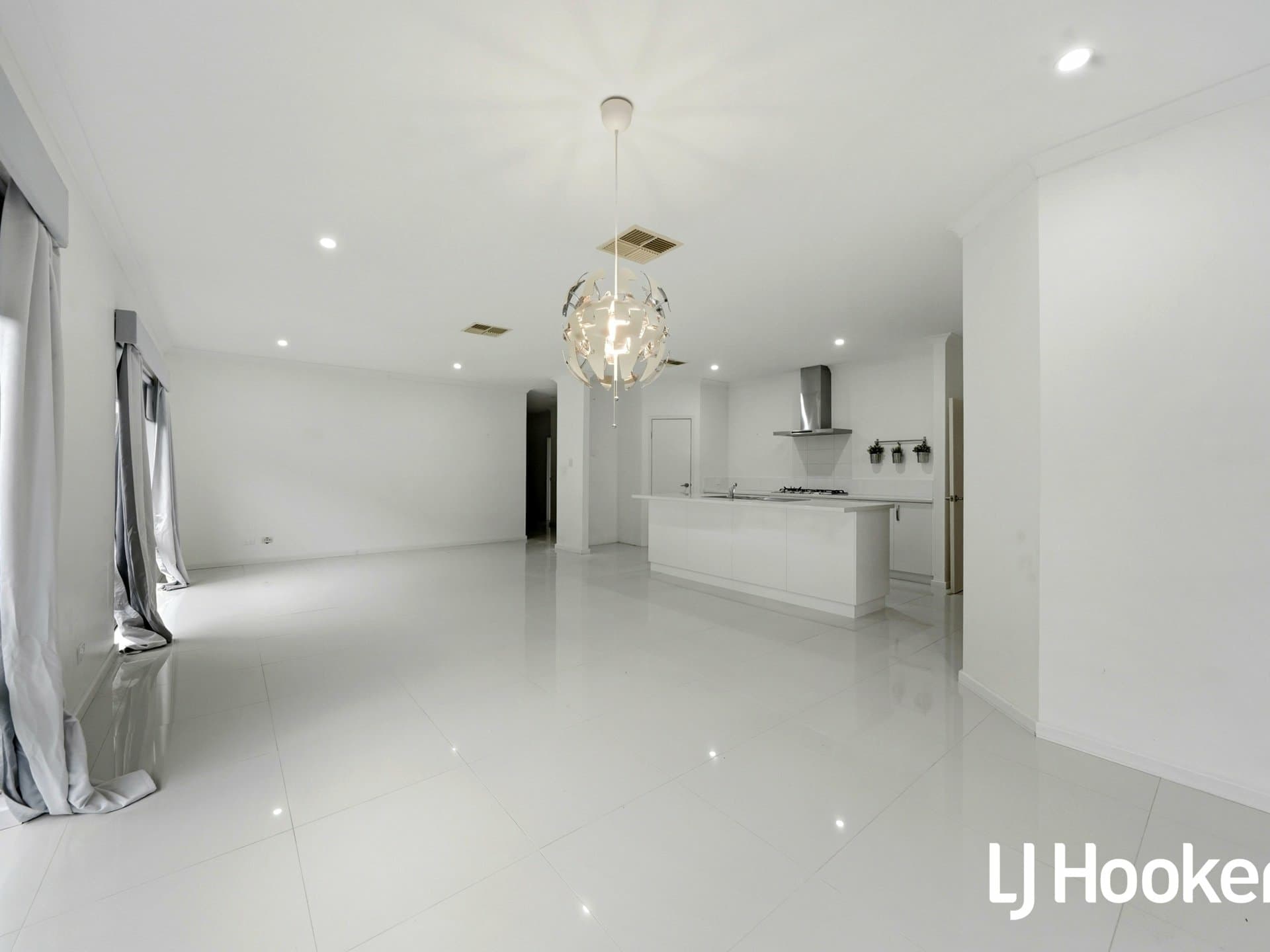 20 Nutcote Road, Banksia Grove, Banksia Grove - Thumbnail 7