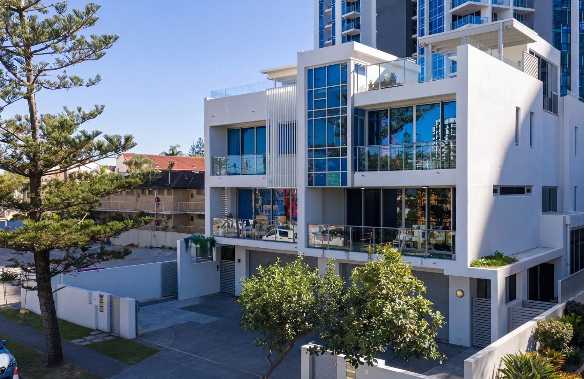 106/18 Enderley Avenue, Surfers Paradise - Thumbnail 3