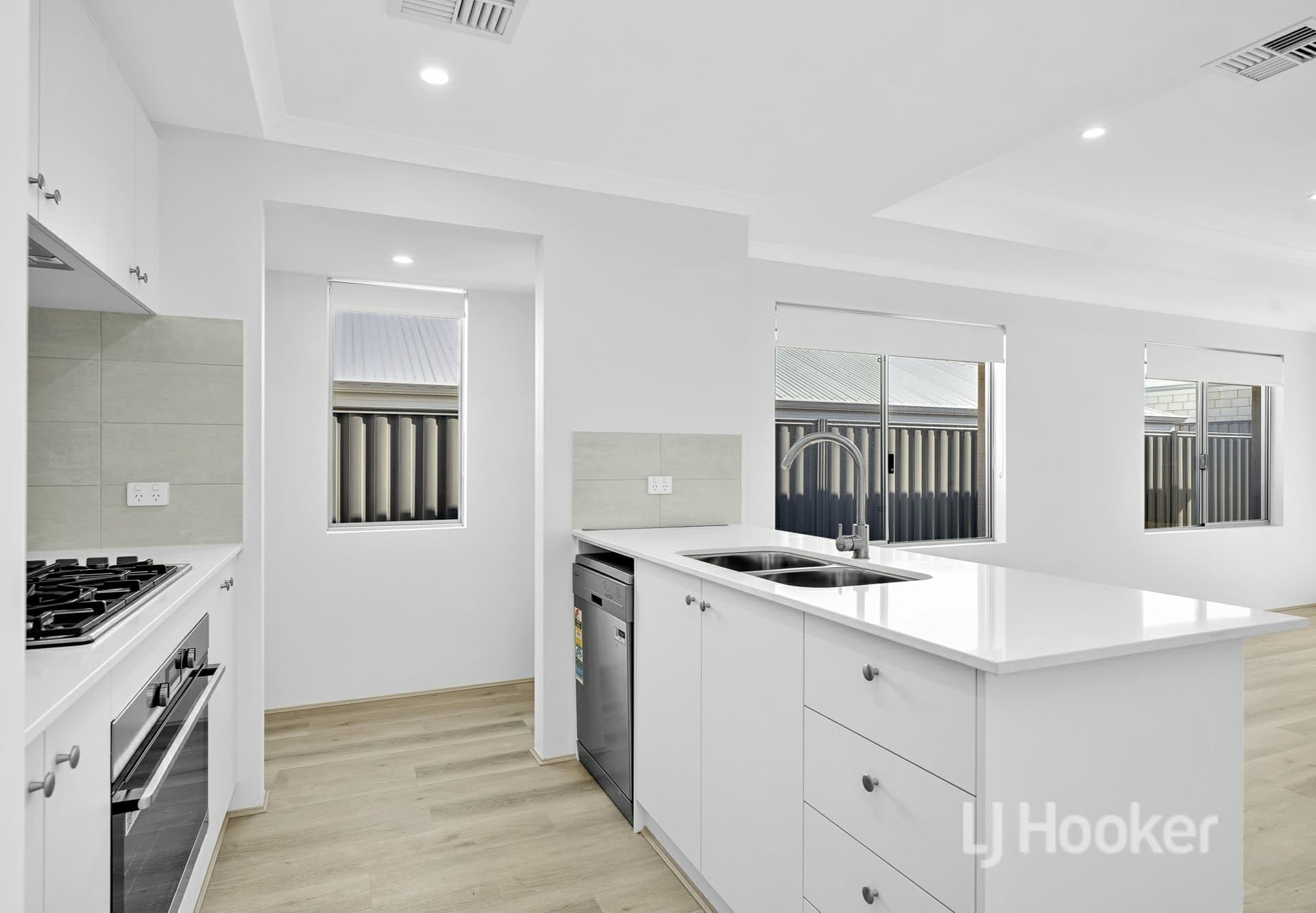27 Paperbark Road, Sinagra, Sinagra - Thumbnail 3