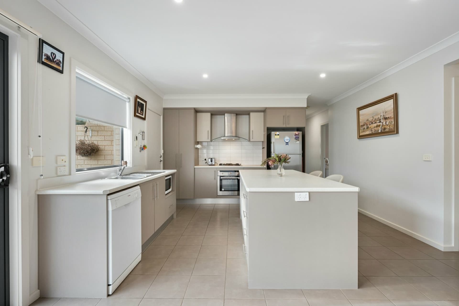 2/1 Riviera Close, Paynesville, Paynesville - Thumbnail 2