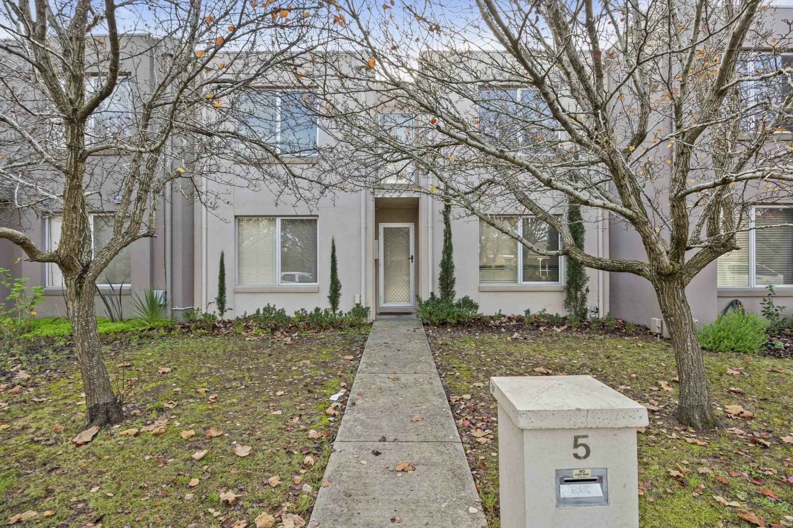 5 Taunton Place, LAKE GARDENS, Lake Gardens - Image 1