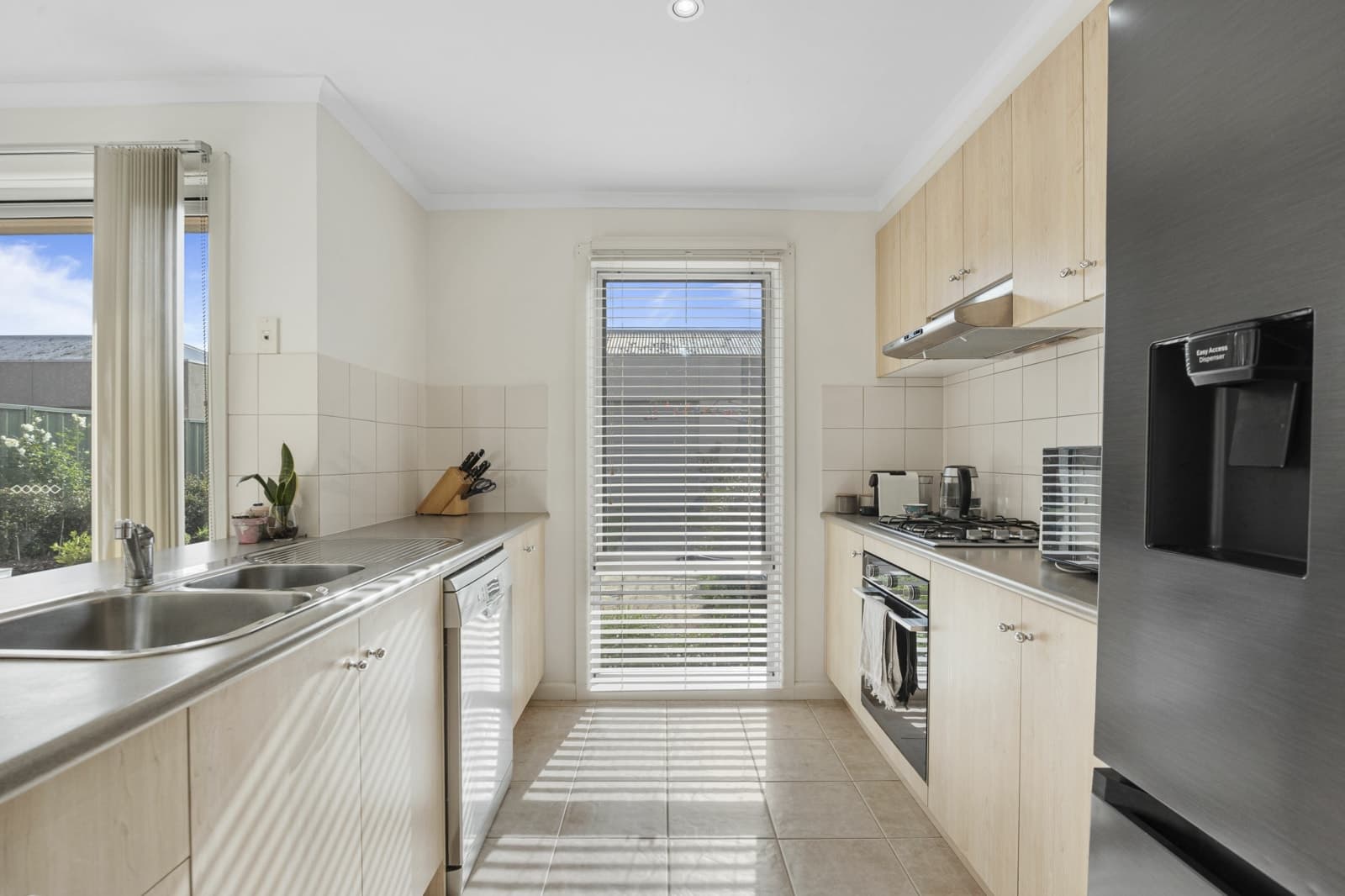 5 Taunton Place, LAKE GARDENS, Lake Gardens - Thumbnail 2