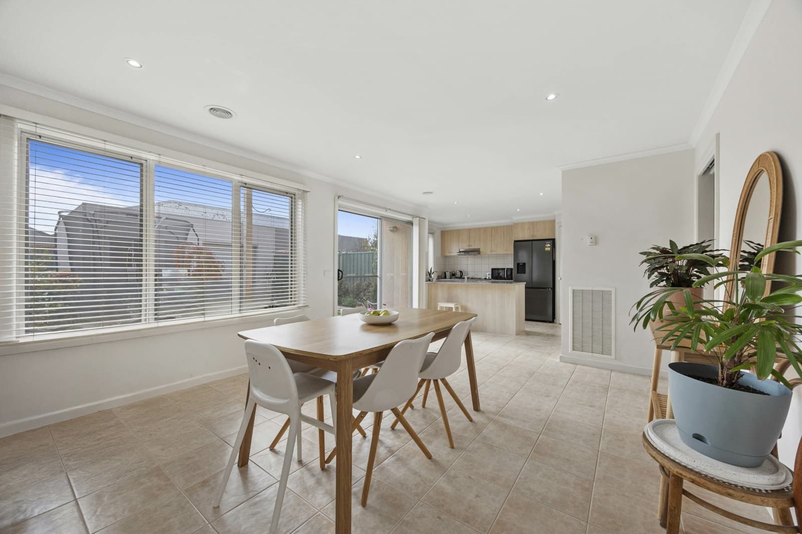 5 Taunton Place, LAKE GARDENS, Lake Gardens - Thumbnail 4