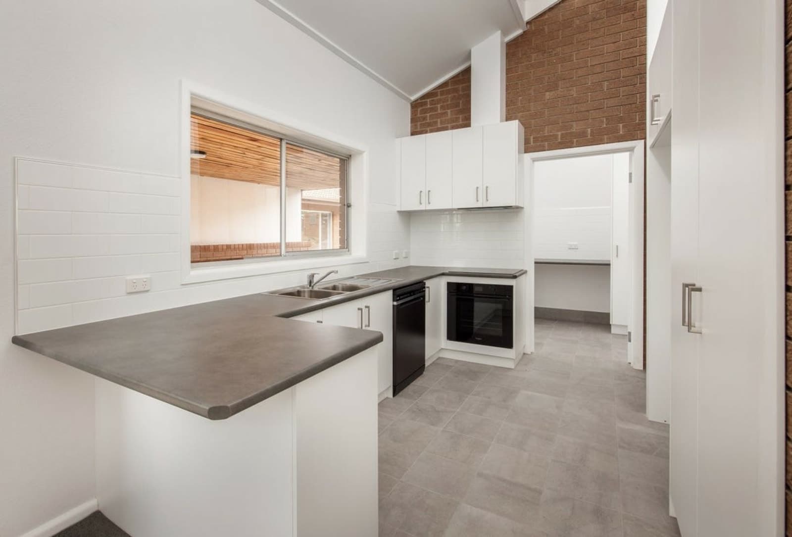 536 Backhaus Court, ALBURY, Albury - Thumbnail 2