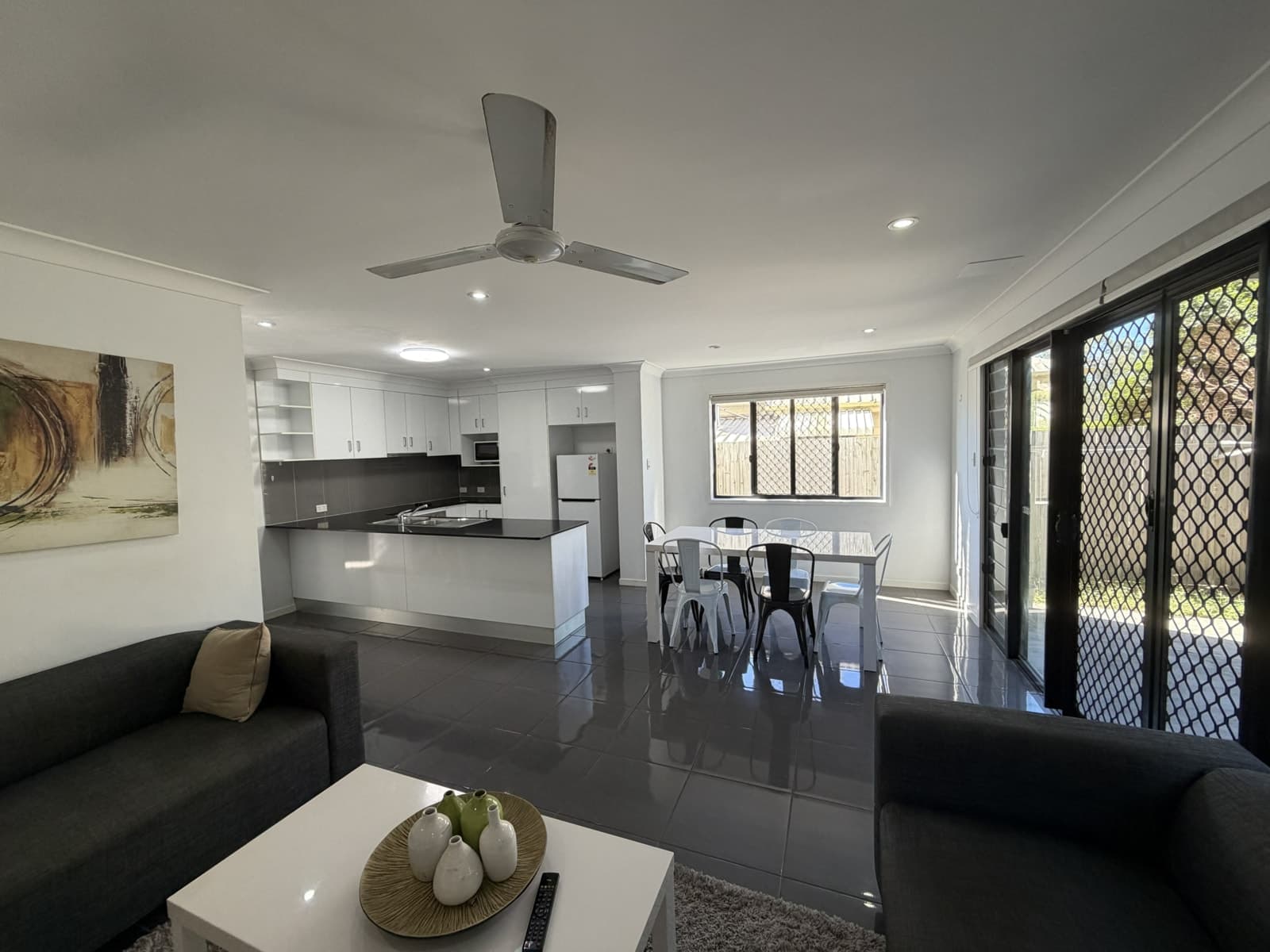2/1 Agnes Street, SOUTH GLADSTONE, South Gladstone - Image 1