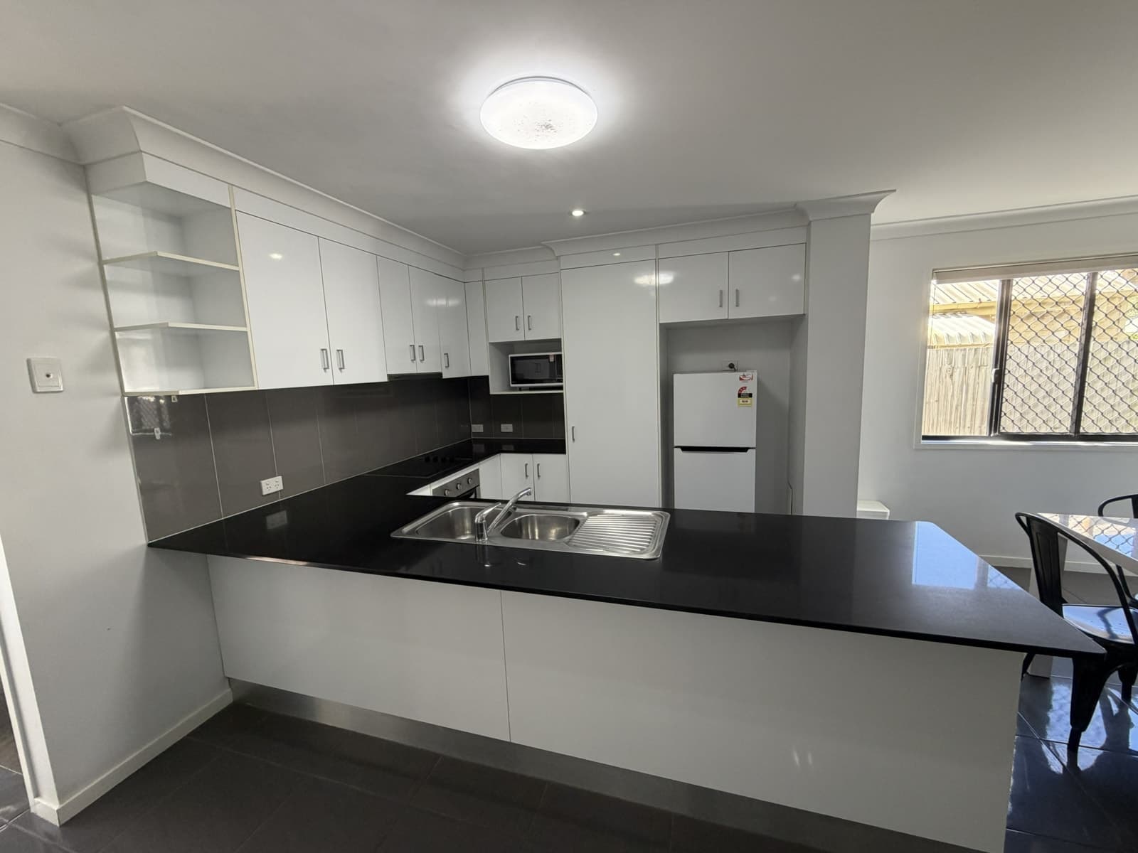 2/1 Agnes Street, SOUTH GLADSTONE, South Gladstone - Thumbnail 3