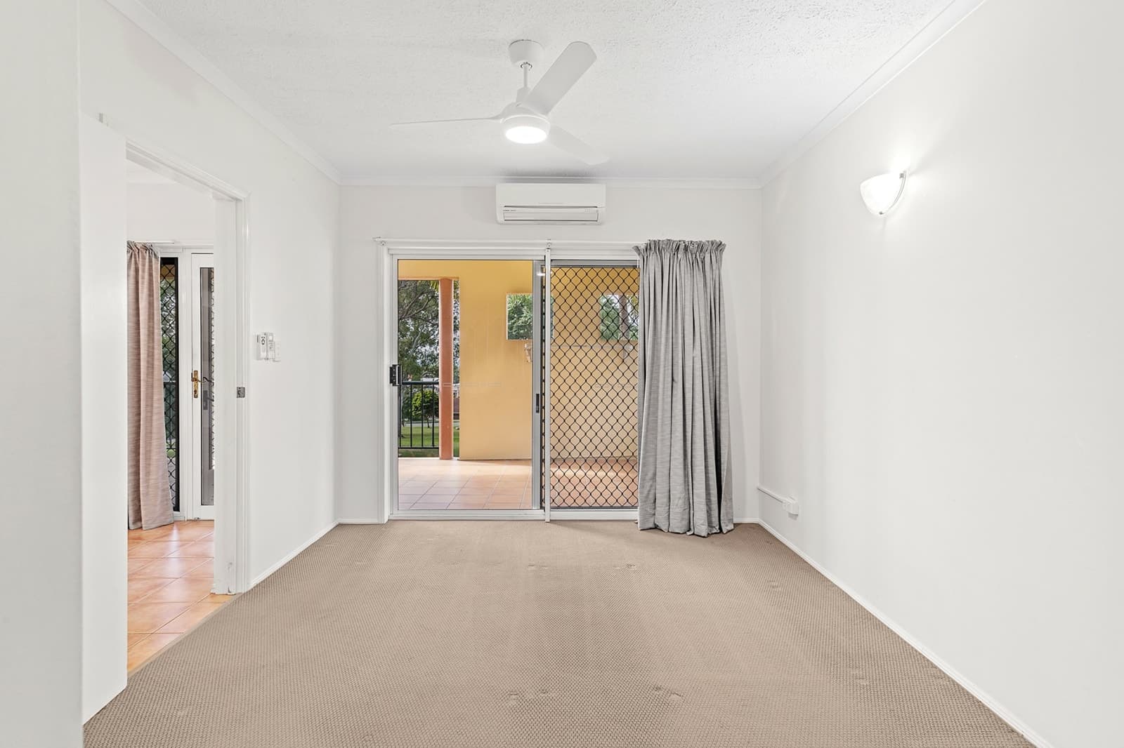 3/24 Island Drive, CANNONVALE, Cannonvale - Thumbnail 2