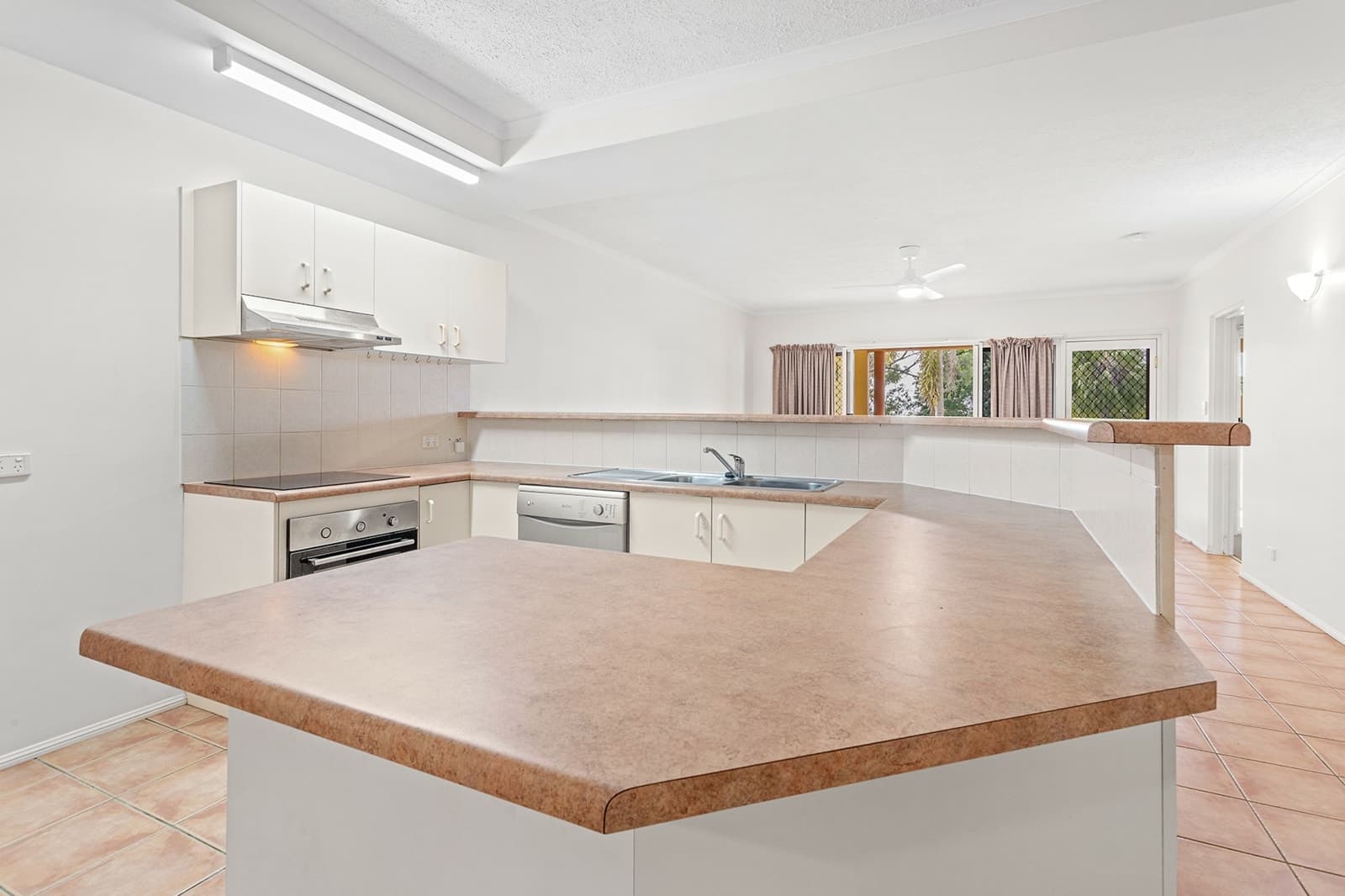 3/24 Island Drive, CANNONVALE, Cannonvale - Thumbnail 4