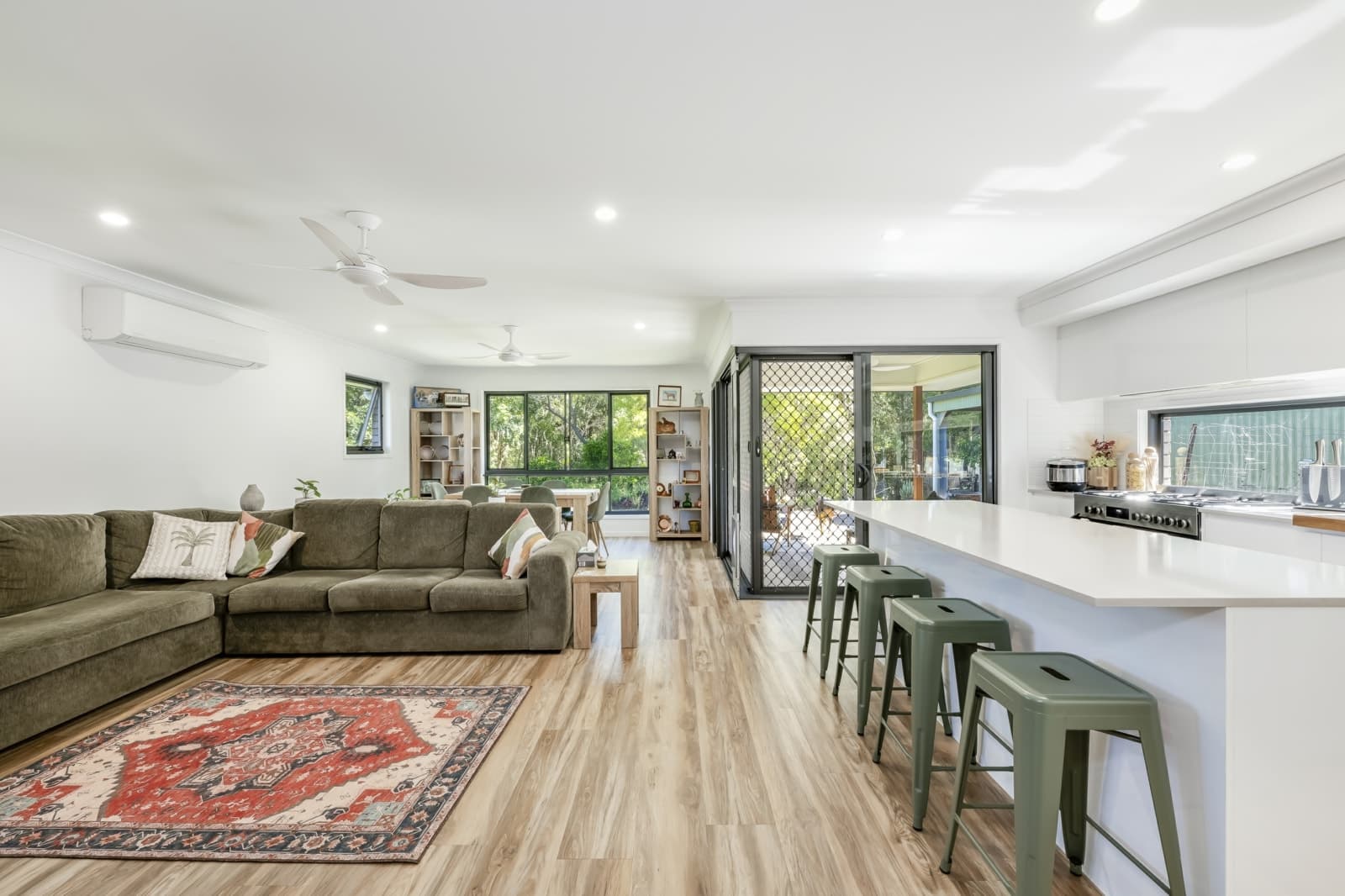 37 Regency Road, MOORE PARK BEACH, Moore Park Beach - Thumbnail 3