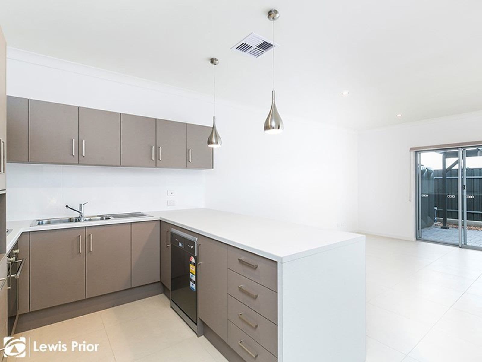 7A Sutherland Street, Park Holme SA 5043, Park Holme - Thumbnail 3