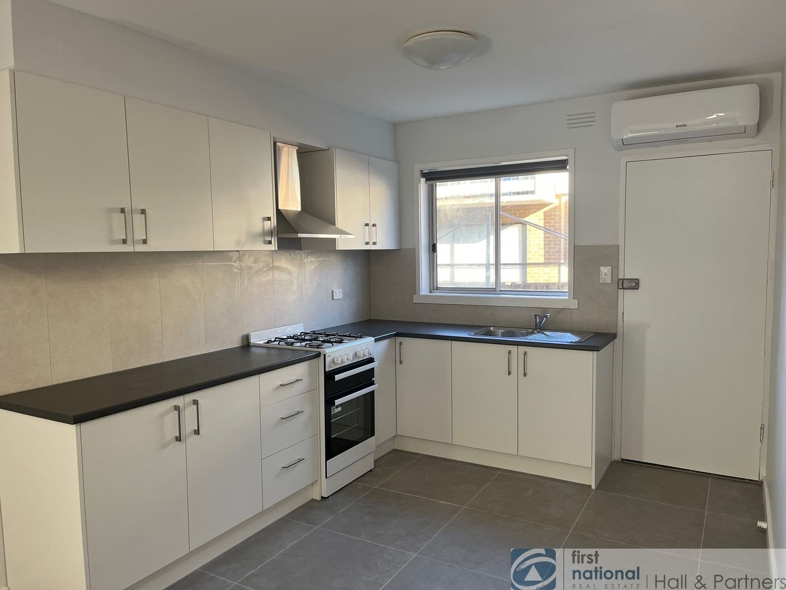 2/14 Hemmings Street, Dandenong VIC 3175, Dandenong - Thumbnail 2