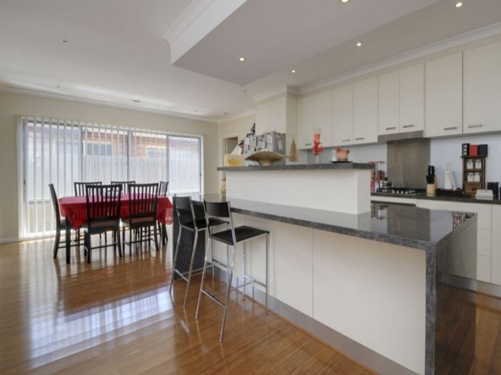 9B Huntingfield Close, Traralgon VIC 3844, Traralgon - Thumbnail 2