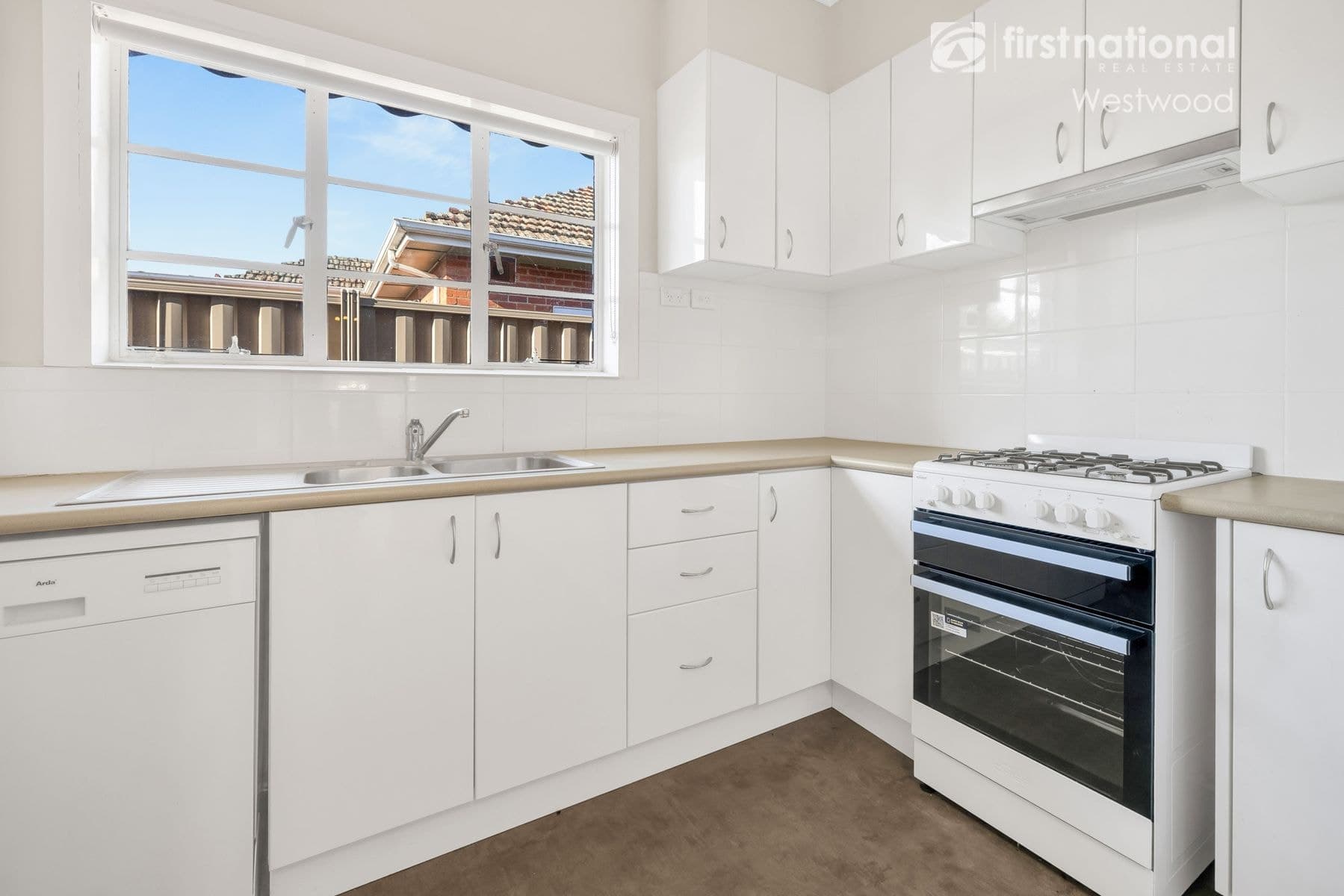 18 Railway Avenue, Werribee VIC 3030, Werribee - Thumbnail 2