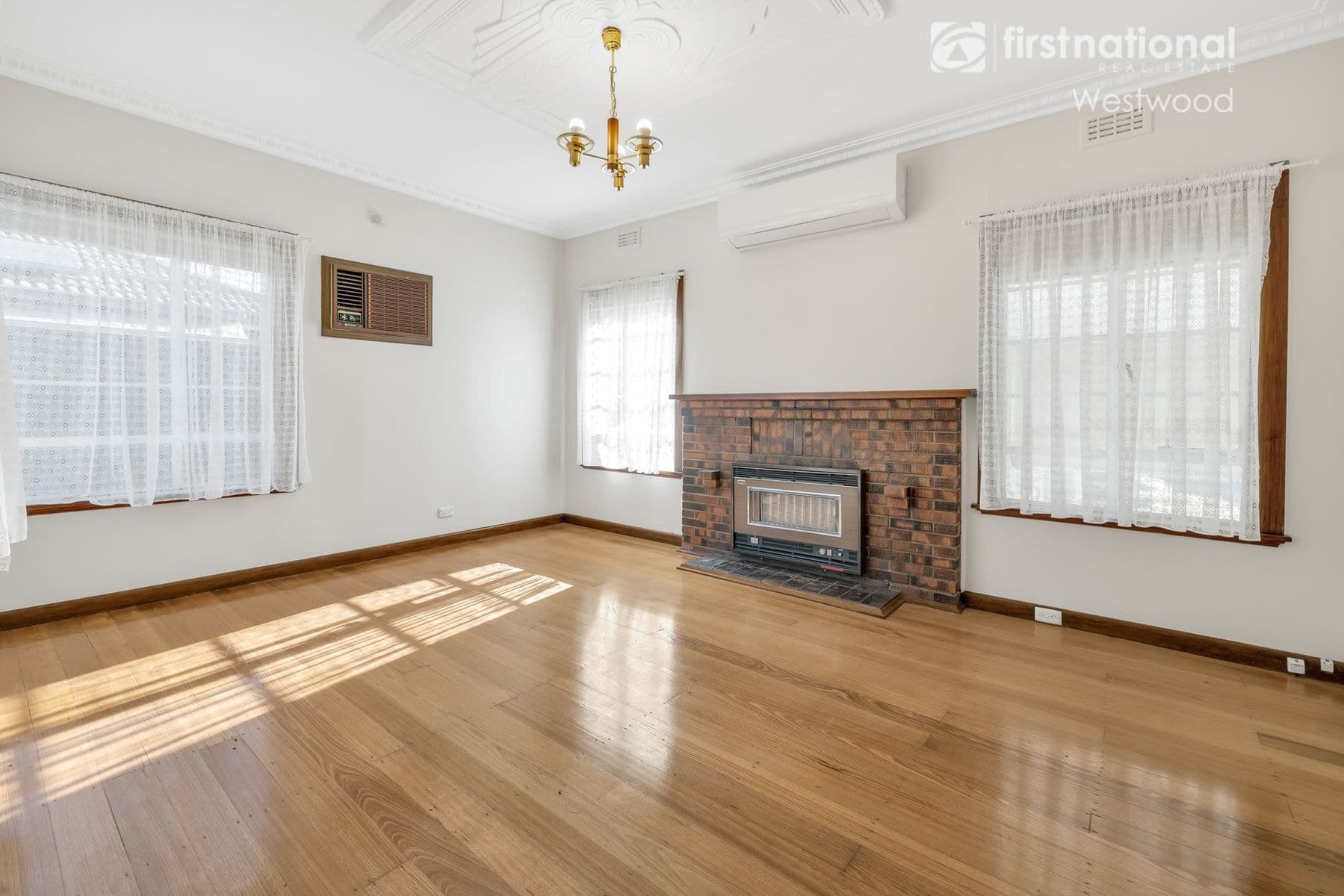 18 Railway Avenue, Werribee VIC 3030, Werribee - Thumbnail 3