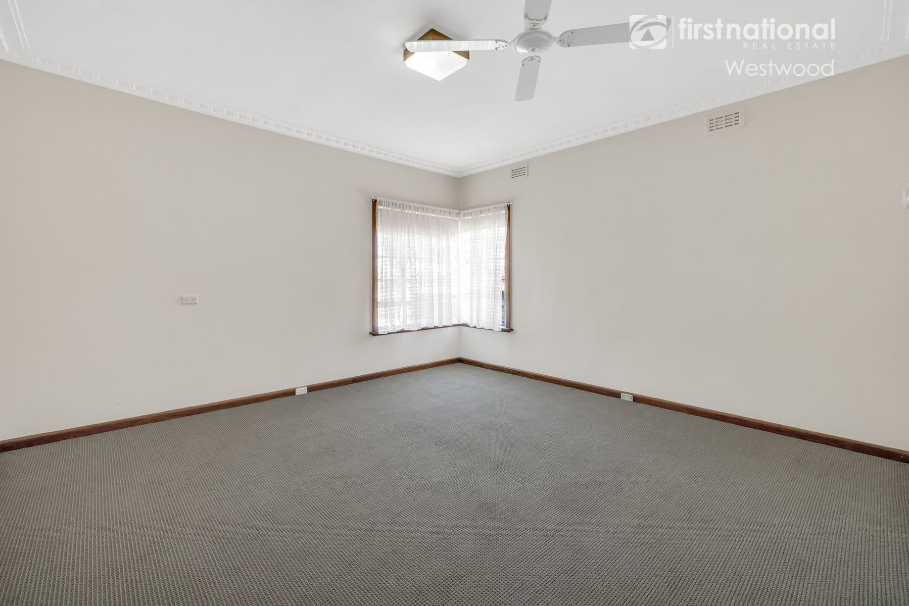 18 Railway Avenue, Werribee VIC 3030, Werribee - Thumbnail 4