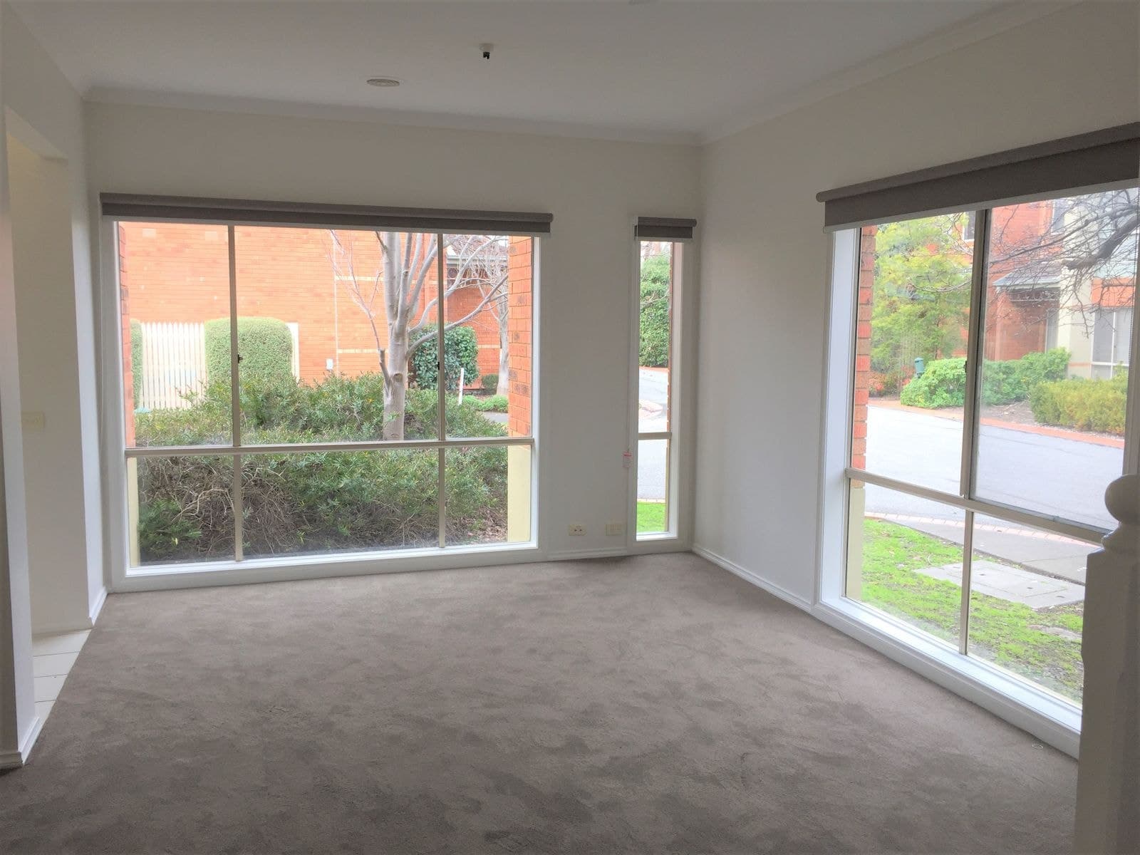 33 St Laurent Rise, Knoxfield VIC 3180, Knoxfield - Thumbnail 2