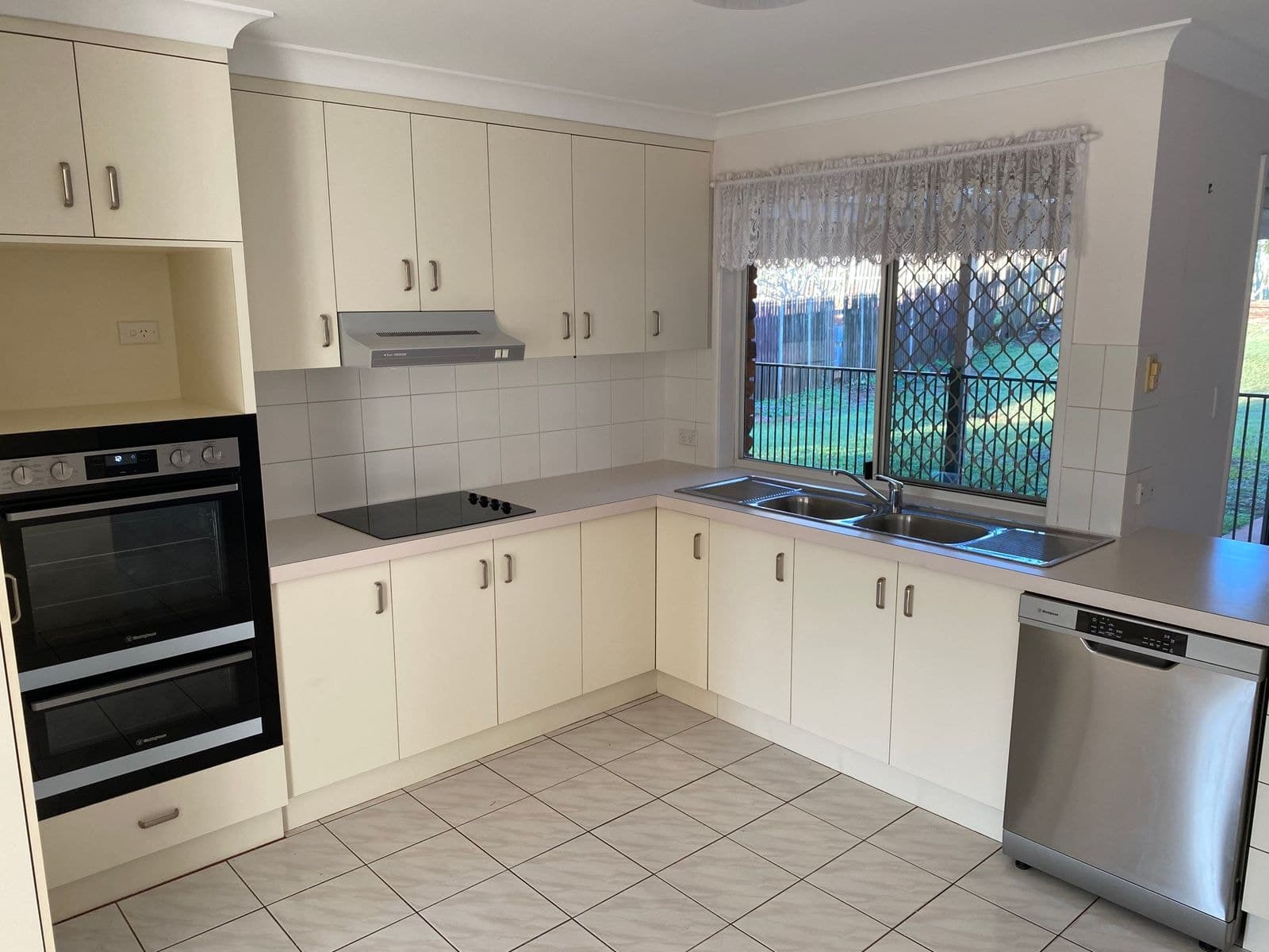 22 Sharven Avenue, Cleveland QLD 4163, Cleveland - Thumbnail 5