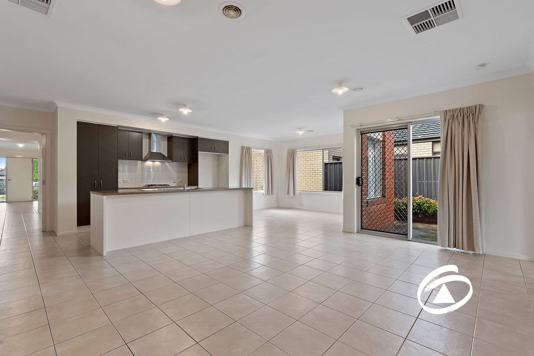 7 Sagan Drive, Cranbourne North VIC 3977, Cranbourne North - Thumbnail 3