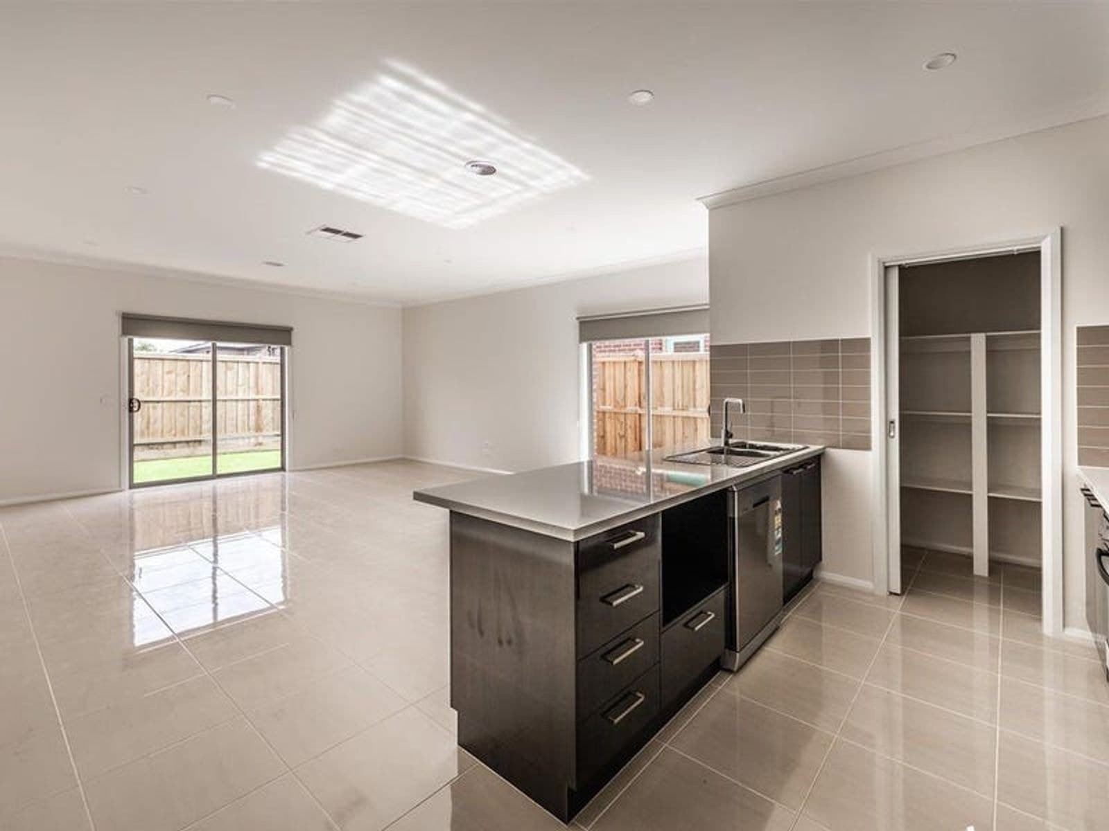 5 Bromley Circuit, Rockbank VIC 3335, Rockbank - Thumbnail 2
