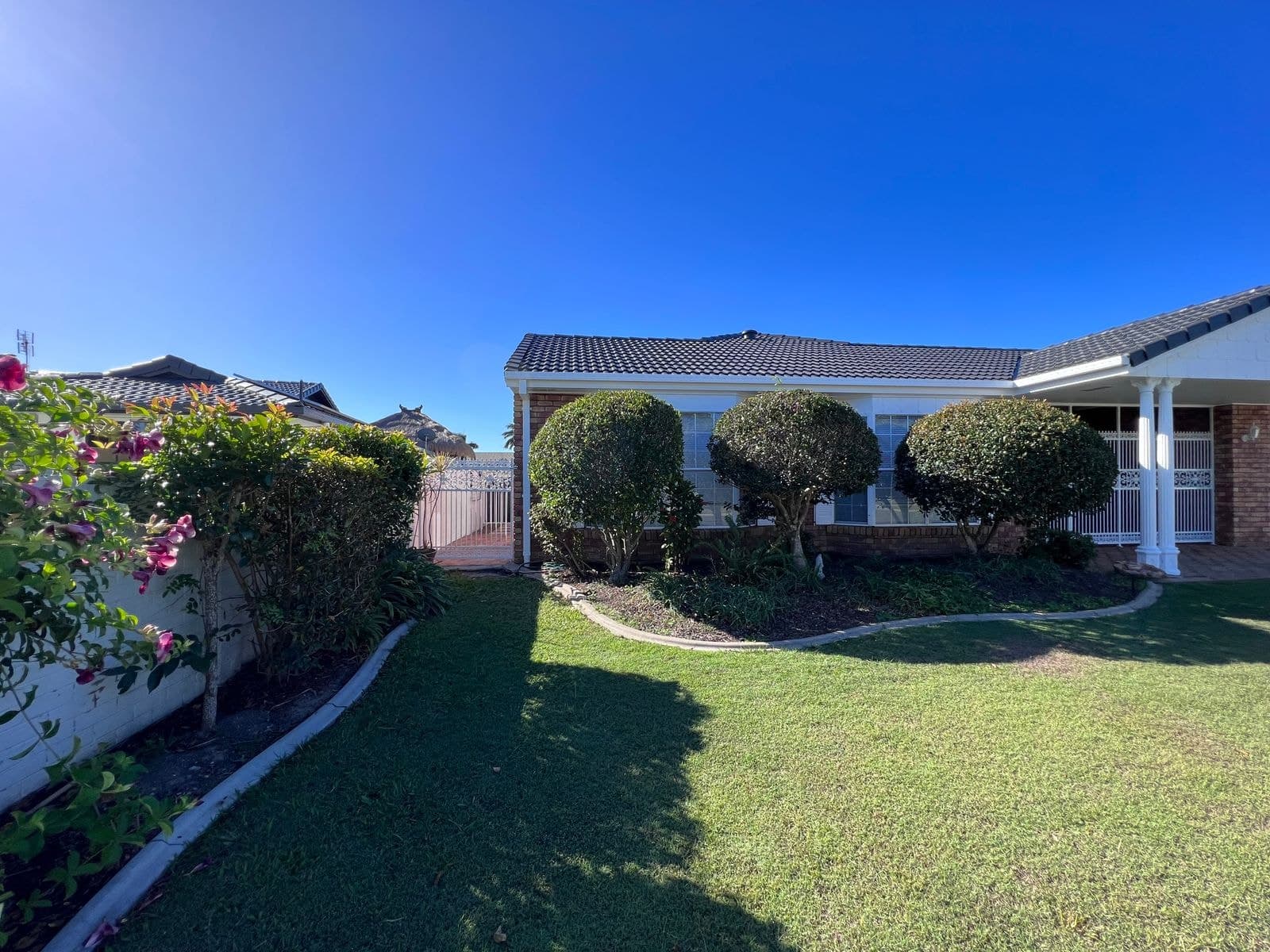 28 Selkirk Avenue, Benowa QLD 4217, Benowa - Image 1