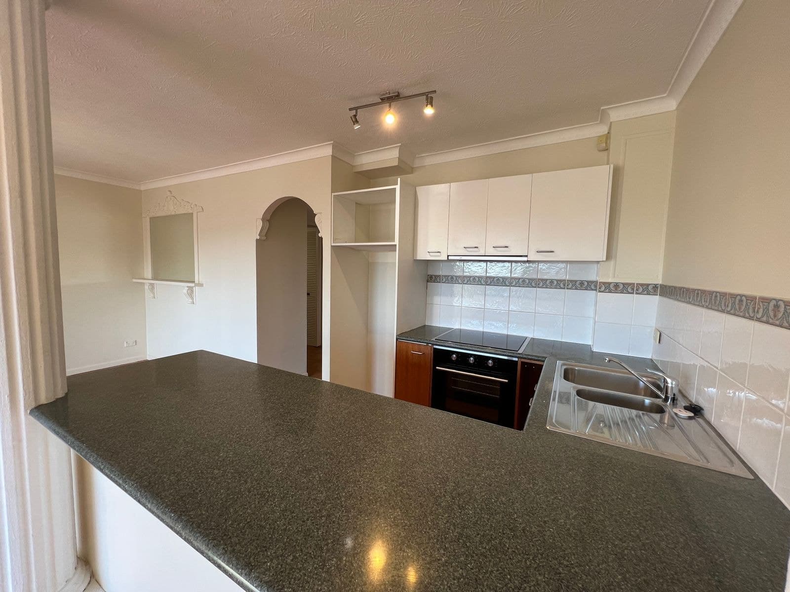 12/112 Stanhill Drive, Chevron Island QLD 4217, Chevron Island - Thumbnail 4