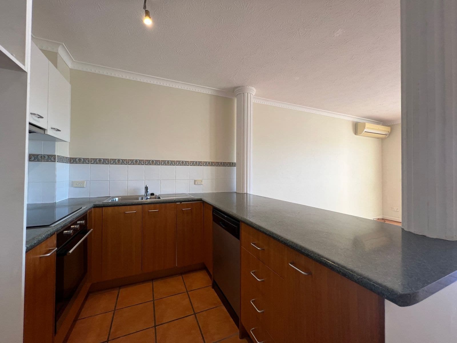 12/112 Stanhill Drive, Chevron Island QLD 4217, Chevron Island - Thumbnail 5