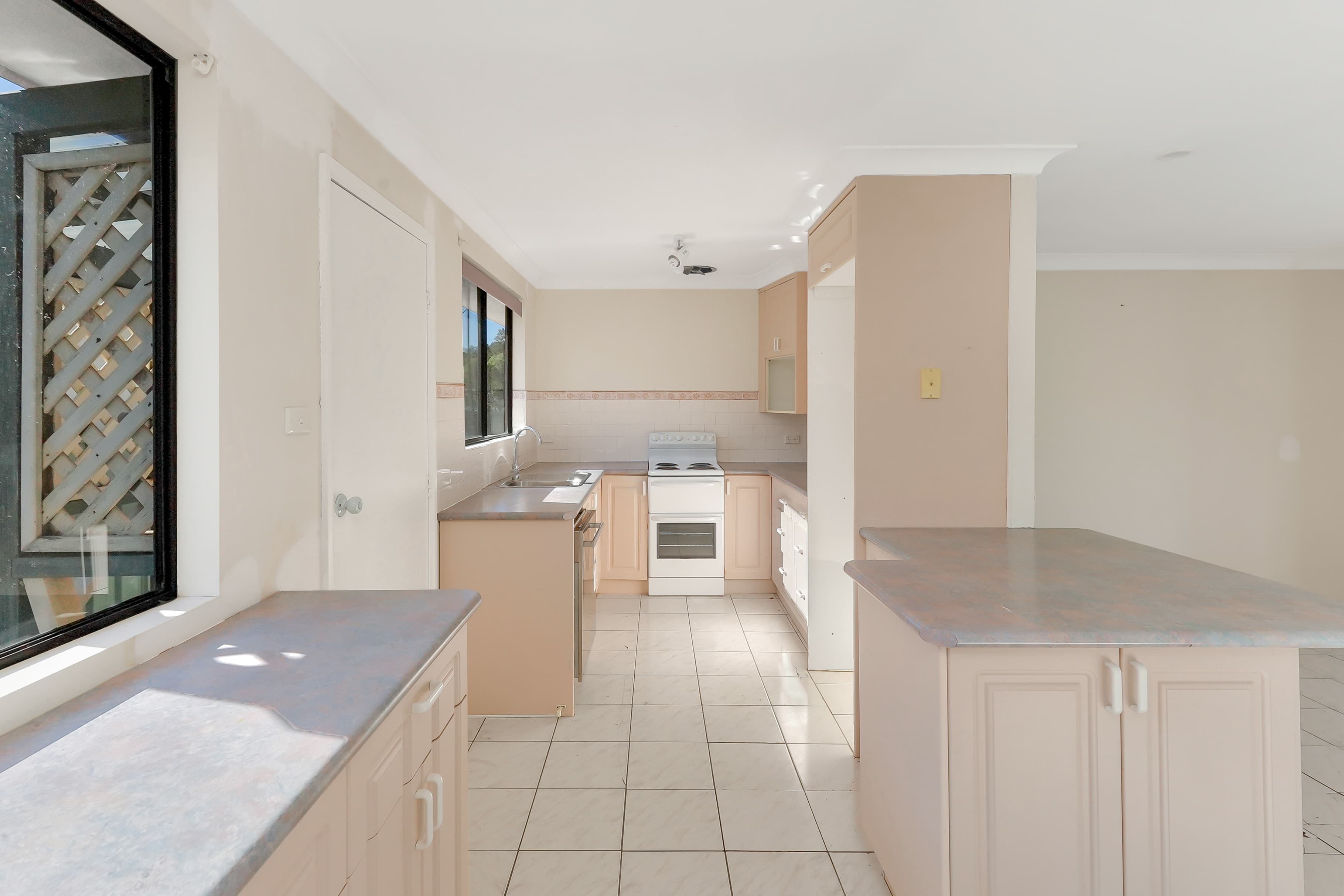 31 Kathleen White Crescent, Killarney Vale, NSW, 2261, Killarney Vale - Thumbnail 3