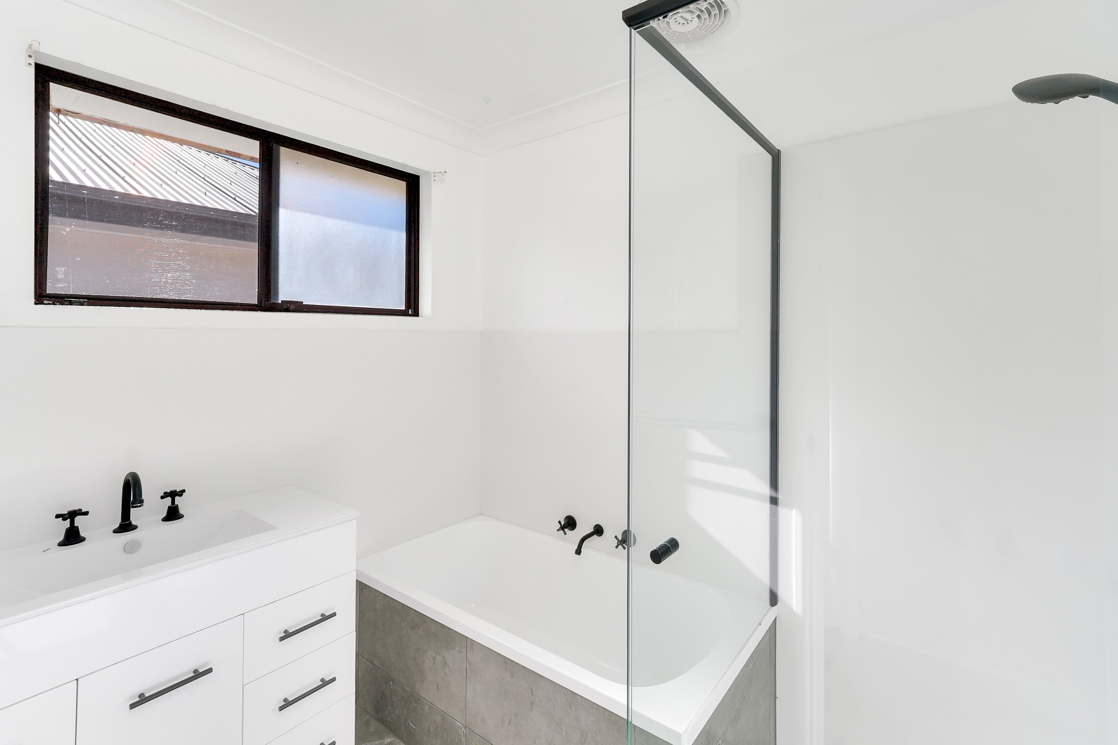 31 Kathleen White Crescent, Killarney Vale, NSW, 2261, Killarney Vale - Thumbnail 5