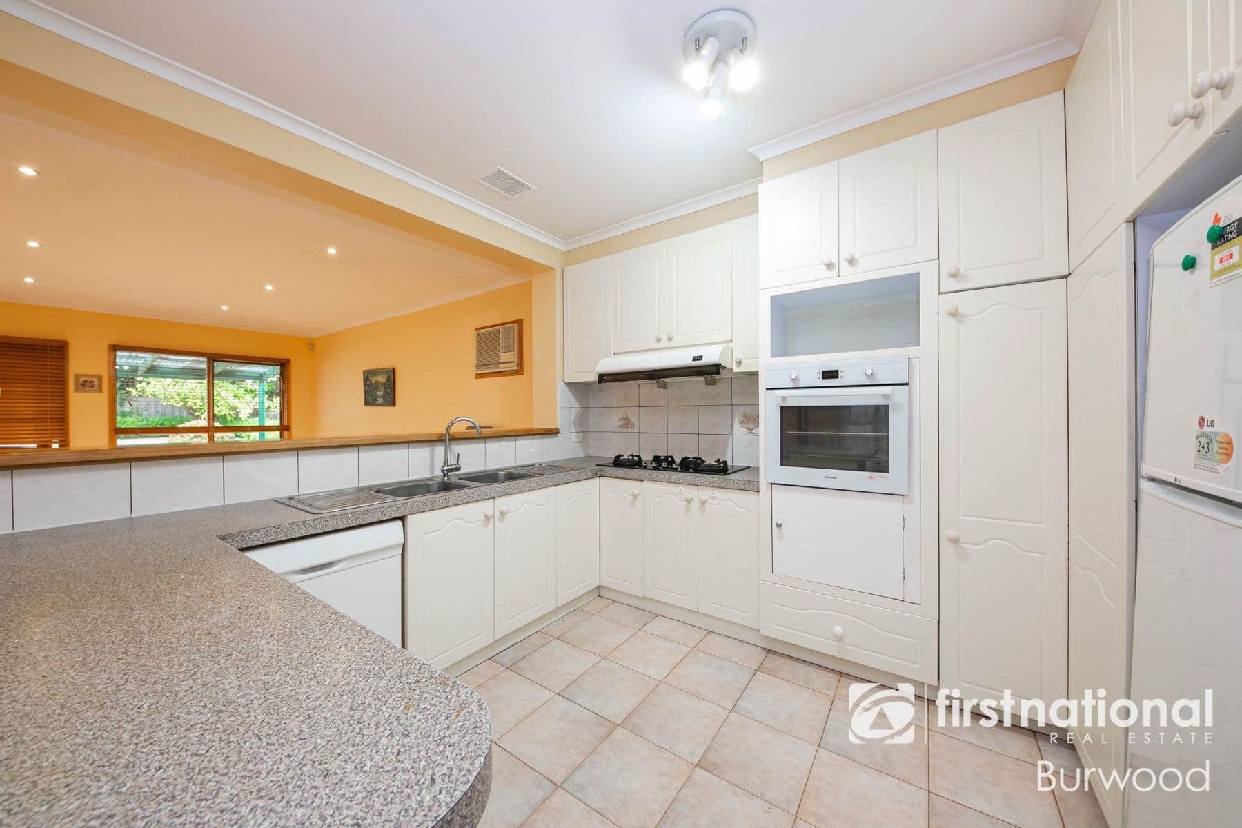 122 View Mount Road, Wheelers Hill VIC 3150, Wheelers Hill - Thumbnail 4