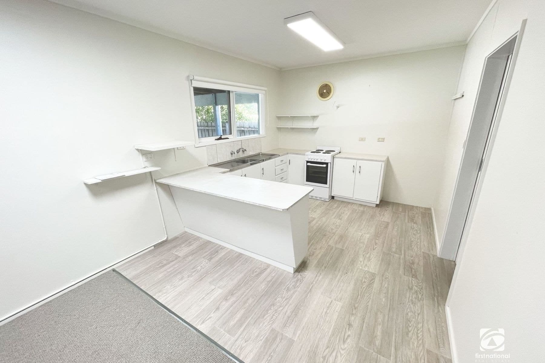 31 Eastern Beach Road, Lakes Entrance VIC 3909, Lakes Entrance - Thumbnail 3